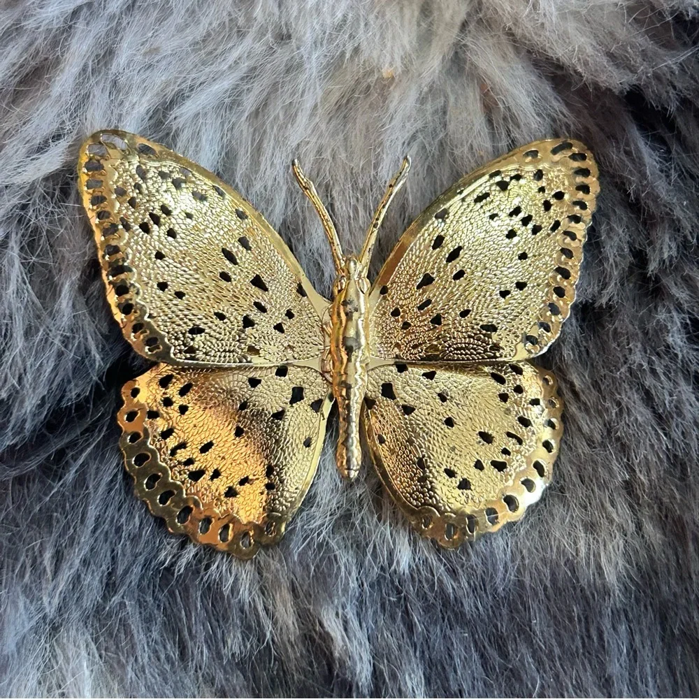 Vintage filigree shiny gold plated butterfly brooch pin